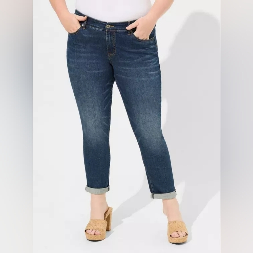 Torrid Boyfriend Straight Mid-Rise Jean, Color Blue Size 22S